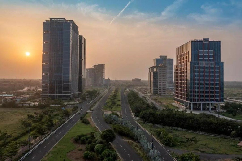 GIFT City Sunset Boulevard